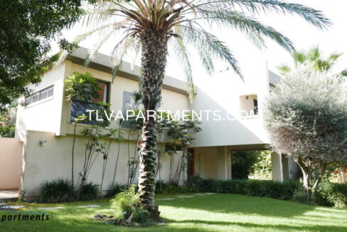 Villa in a quiet area with a large garden