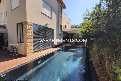 Beautifully renovated villa With pool