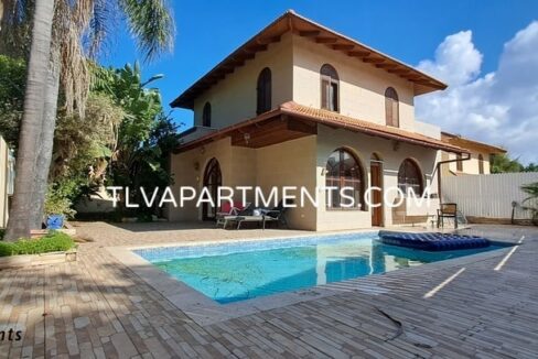 Villa In A Quiet Area With Swimming Pool