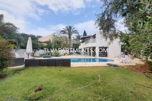 Renovated spacious villa with a pool