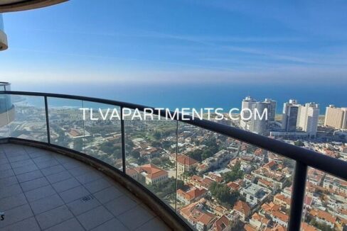 High floor apartment with sea view (Neve Tzedek)