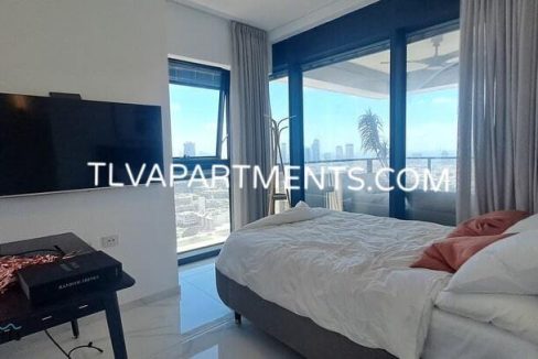 Lighted and spacious apartment with sea view